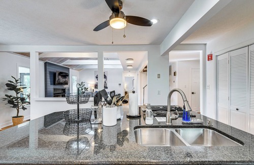 Urbanna Cottage | Waterfront Urbanna Home w/Private Dock & Pool