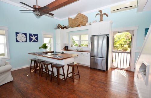 Spanish Wells Cottage | Waterfront Vacation Rental - Private & Quiet Location - Fully Air-conditioned
