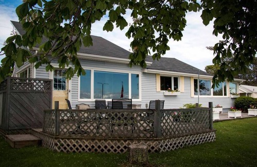 Stanhope House | Waterfront Vacation Home-Laundry inside、Air Conditioner-Perfect location！