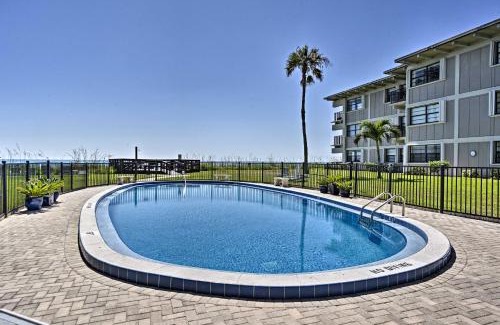 Central Beach Apartment | Waterfront Vero Beach Condo with Ocean-View Balcony