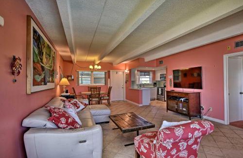 Central Beach Apartment | Waterfront Vero Beach Condo with Ocean-View Balcony