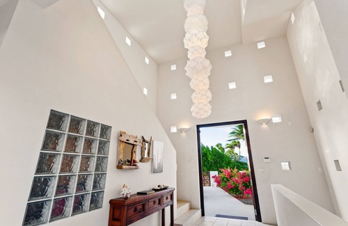 South Hill Villa | Waterfront Villa, 2 Beaches, Snorkeling, Private Pool, & Spectacular Views!