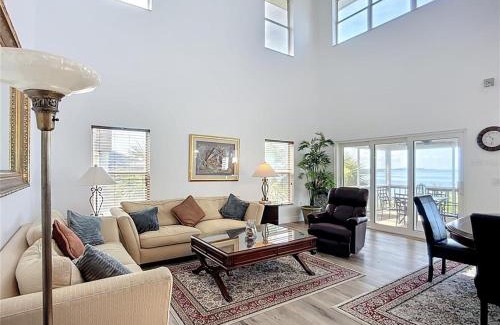 Bayshore Gardens House | Waterfront Villa 3BD 2BA Townhome Side A Bring your Boat