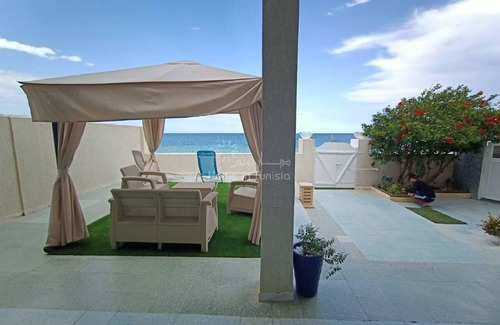 Jemmal House | Waterfront Villa Apartment