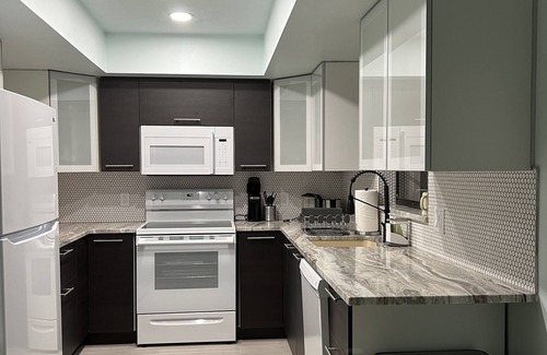 Warm Mineral Springs House | Waterfront Villa at Warm Mineral Springs