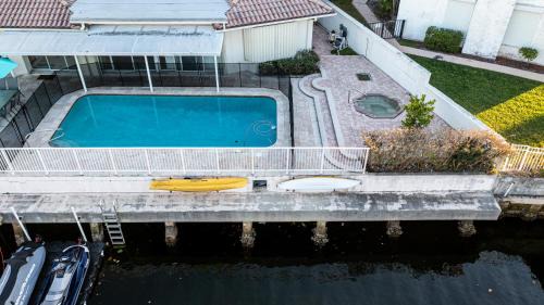 Bermuda Riviera House | Waterfront Villa Heated Pool Spa Walk To Beach