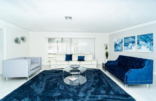 Bermuda Riviera House | Waterfront Villa Heated Pool Spa Walk To Beach