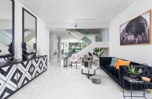 South Lake House | Waterfront Villa in Hollywood! Heated Pool and Game room