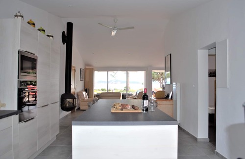Pinarellu House | Waterfront villa in Pinarello