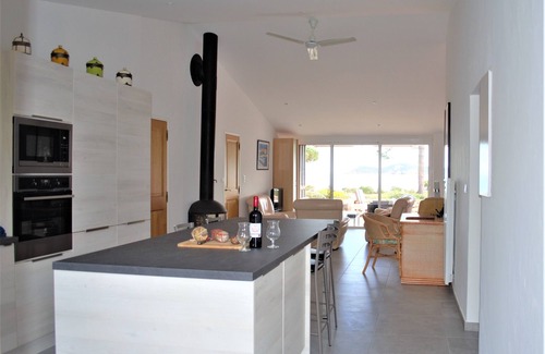 Pinarellu House | Waterfront villa in Pinarello