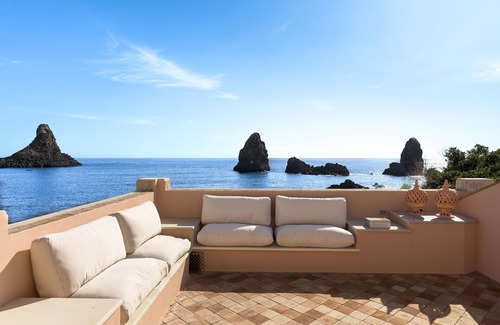 Aci Trezza Villa | Waterfront villa with outdoor hot tub