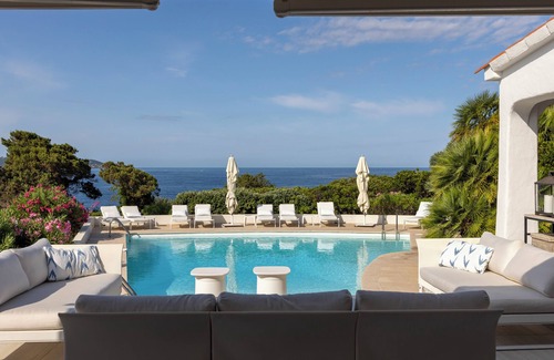 Isolella Villa | Waterfront, villa on the Isolella peninsula, 5 bedrooms, pool, sea view