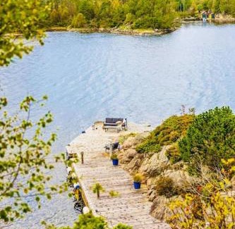 Godvik Villa | Waterfront Villa w/Boat&kayaks. 15min from Bergen