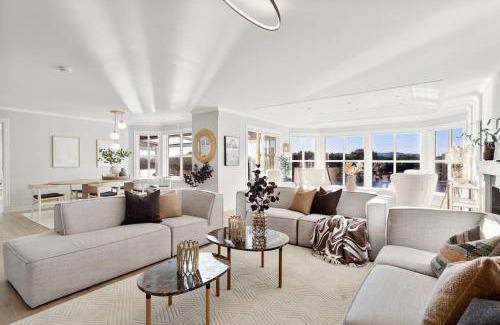 Godvik Villa | Waterfront Villa w/Boat&kayaks. 15min from Bergen