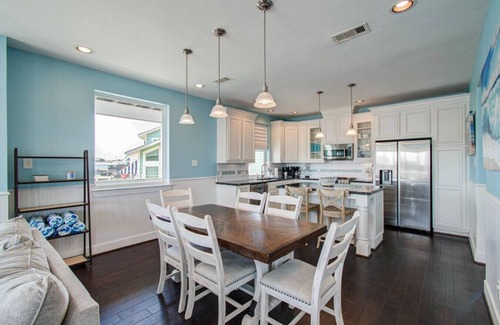 Galveston House | Waterfront W/Community Pool & 5 Min to Beach!