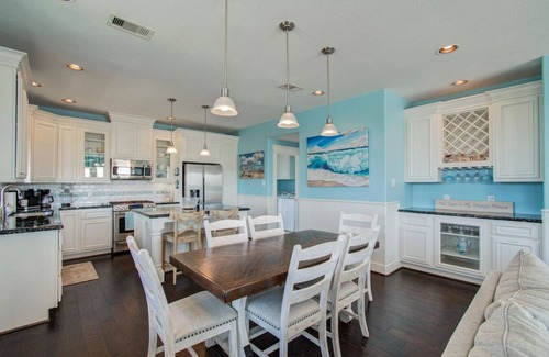 Galveston House | Waterfront W/Community Pool & 5 Min to Beach!