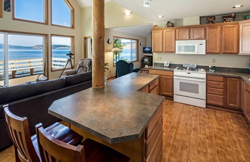 Roche Harbor House | Waterfront w/Seasonal Dock! (Rendezvous Retreat)