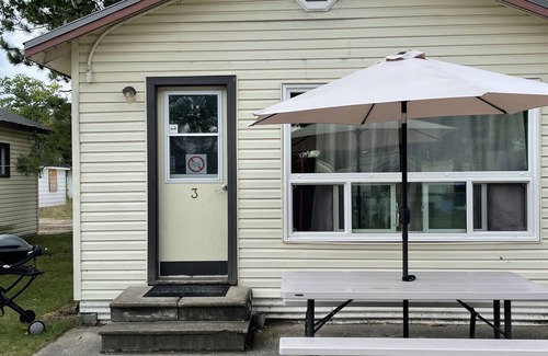 Wasaga Beach Cottage | Waterfront Wasaga Beach! Ash Lane Cottages - 2 bedroom