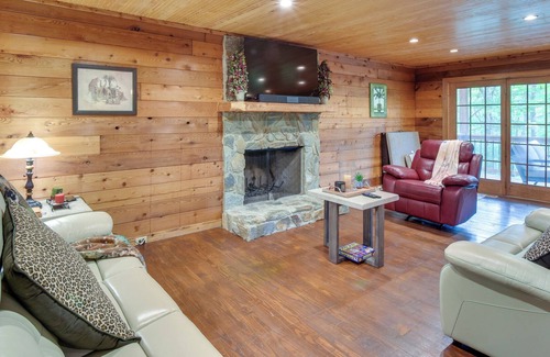 Chickasaw Point Cabin | Waterfront Westminster Cabin w/ Private Dock