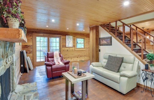 Chickasaw Point Cabin | Waterfront Westminster Cabin w/ Private Dock