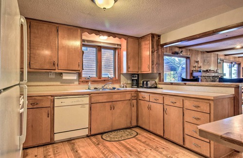 Pine River Cabin | Waterfront Whitefish Lake Home w/Dock!