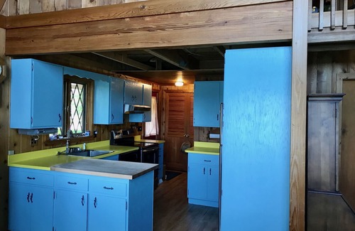 Traverse City Cottage | Waterfront Wine Country Cottage
