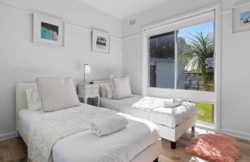 Toukley House | Waterfront with Garden Lake Views - Toukley