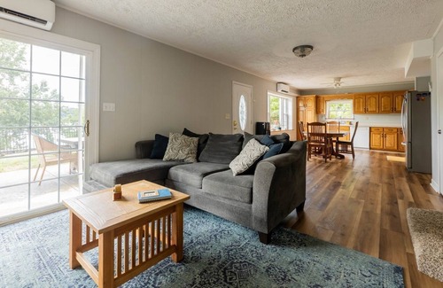 Draper Cabin | Waterfront with Great Views of Claytor! 3BS5