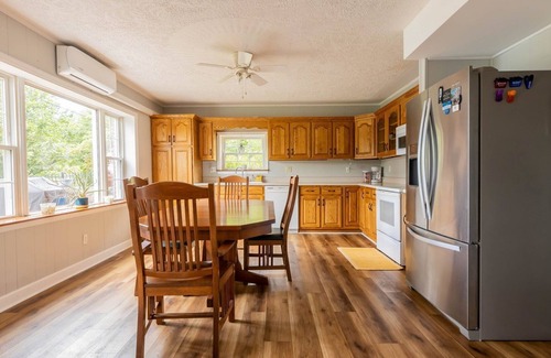 Draper Cabin | Waterfront with Great Views of Claytor! 3BS5