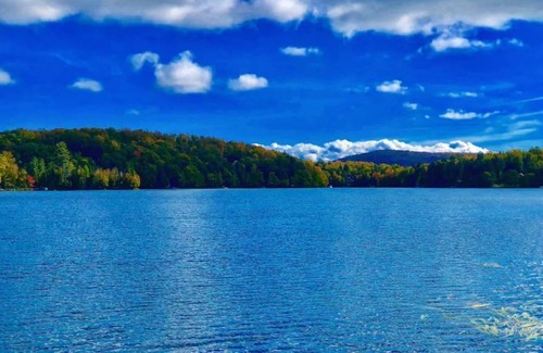 La Minerve House | Waterfront with spa near Mont-Tremblant