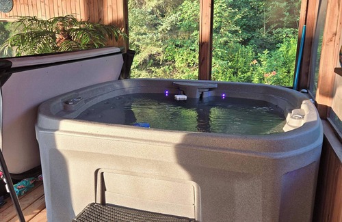 Cayamant House | Waterfront with Spa - Havre de l'Auror