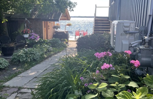 Ramara House | Waterfront with sunsets and sand bottom lake
