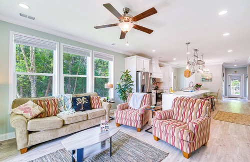 Elberta House | Waterfront Wolf Bay Home w/Private Boathouse!