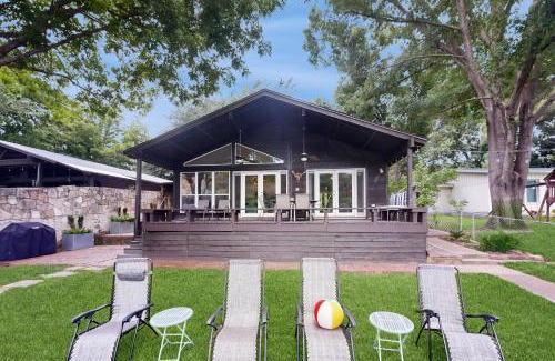 Saratoga Point House | Waterfront Wonder