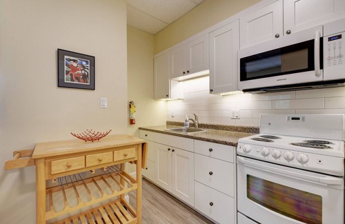 Brentwood Bay House | Waterfront Wonderland: Your 2-Bedroom Oasis in Brentwood Bay