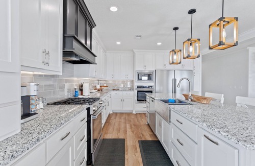 Hackberry House | Waterfront Wonderland Fishing and Pier Campn