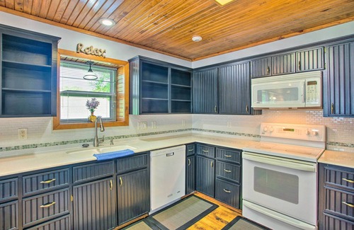 Yantis House | Waterfront Yantis Retreat w/Deck & Zipline!