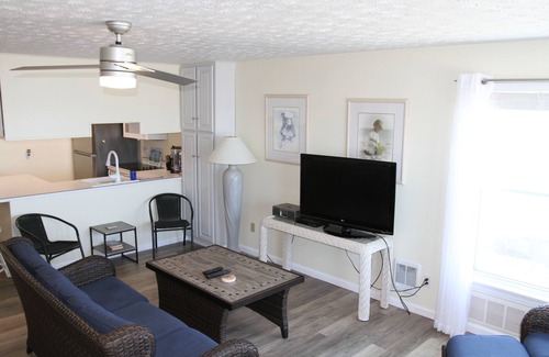 Port Clinton Condo | Waterfronts II - 1st FL, UNOBSTRUCTED VIEWS - Pool open til 10/6/25.