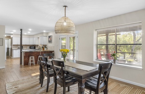 Seguin House | Waterhouse- 4 Bed, 3 bath, SUP, Kayak, Ping pong, Decks galore