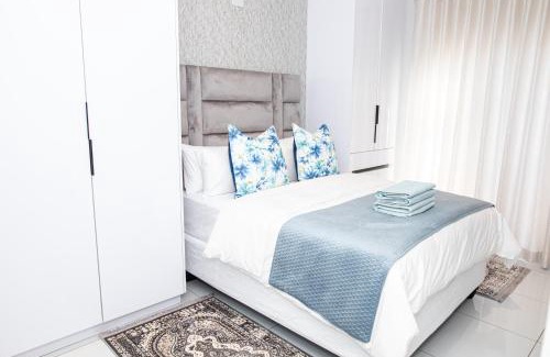 Nieuw Muckleneuk Apartment | Waterkloof on Main Sassy Modern Apartment