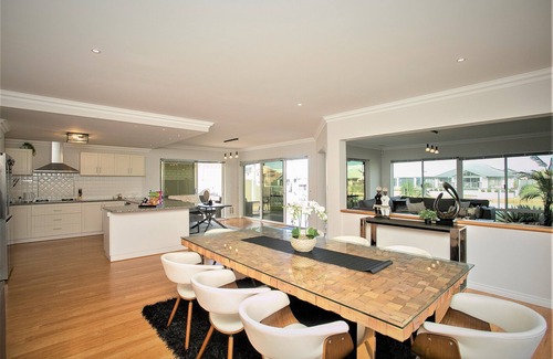 Dudley Park House | “WATERLILY HOUSE” - Luxury Mandurah Canal Holiday Home - Jetty, BBQ, Sleeps 14