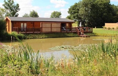 Castle Bytham Cottage | WATERLILY - sleeps 2 guests in 1 bedroom