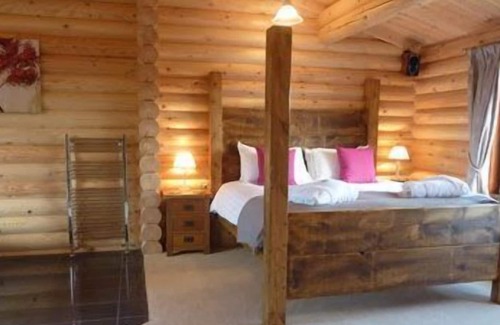 Castle Bytham Cottage | WATERLILY - sleeps 2 guests in 1 bedroom