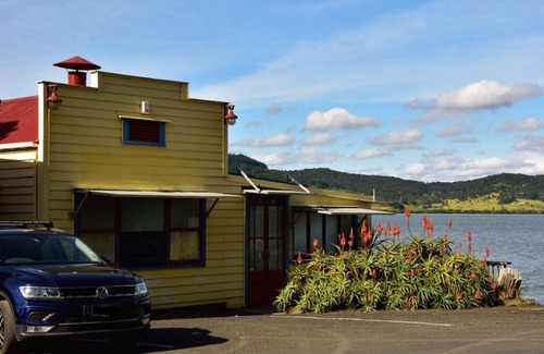 Kohukohu House | WATERLINE ~ Absolutely Waterfront!