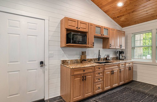 Grass Lake Cottage | Waterloo Cottage - Beautiful Lakefront Cottage at Clear Lake Near Chelsea, MI.