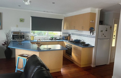 Rhyll House | Waterloo cottage- Picturesque fishing village-comfy 3 BR, 1 bathroom. Free Wifi