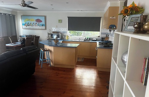 Rhyll House | Waterloo cottage- Picturesque fishing village-comfy 3 BR, 1 bathroom. Free Wifi