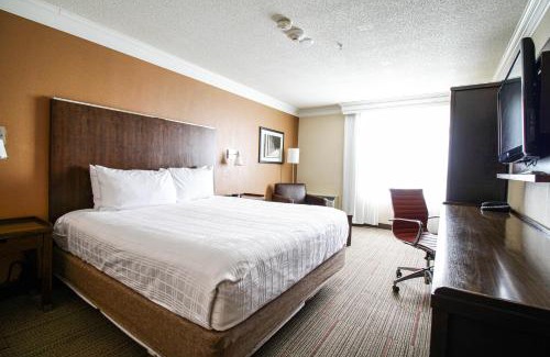 Waterloo Hotel | Waterloo Suites Hotel, Trademark Collection by Wyndham