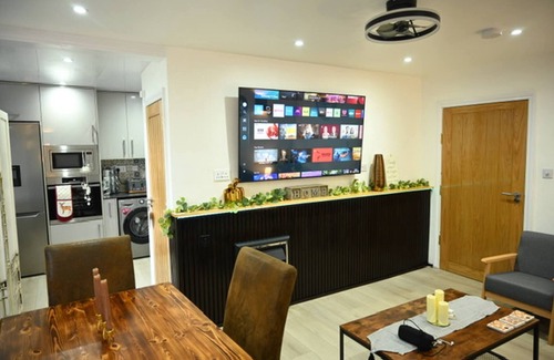 Birstall House | Watermead Retreat Bungalow in Birstall