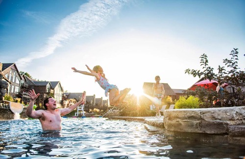 Indian Point House | WaterMill Cove Resort LUXURY 8Bed 8BA Lakefront Lodge HUGE POOL 2 miles to SDC MiniGolf